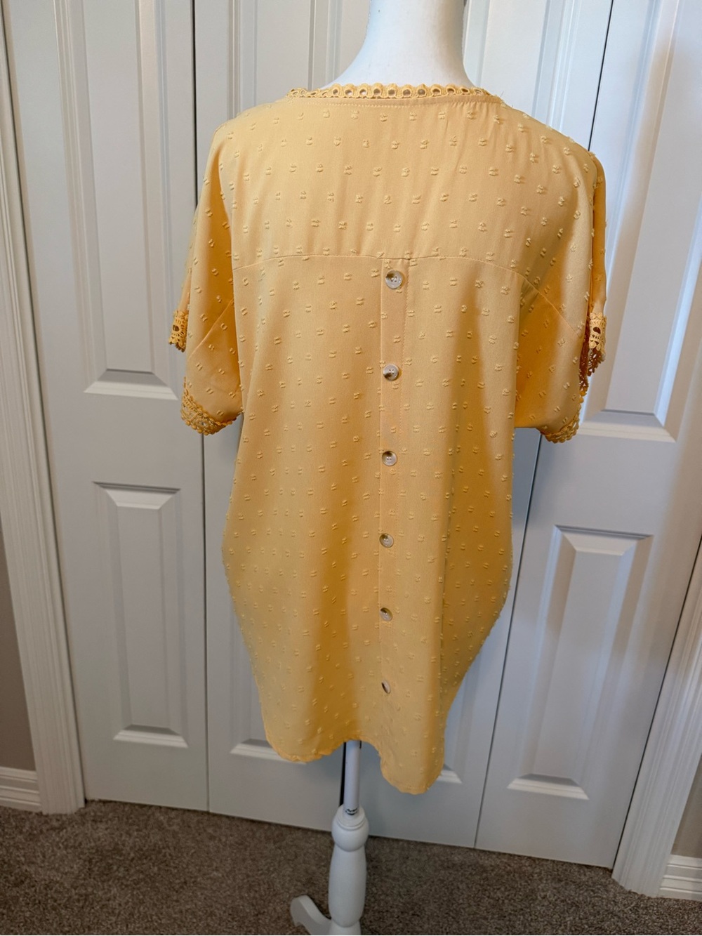 Women's Yellow Crochet Yoke Short Sleeve Blouse Size Large GUC - Picture 9 of 16